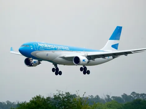 ¿De qué manera se pueden cambiar los pasajes emitidos por Aerolíneas Argentinas sin costo?