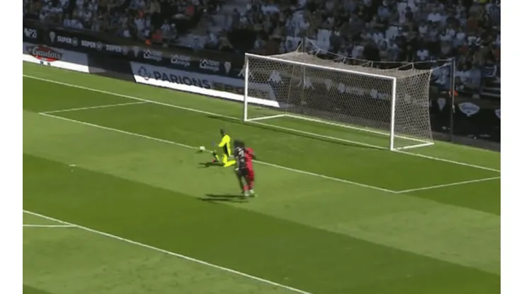 Así va a ser más fácil, Leo: el increíble blooper de Marcelo, defensor del Lyon
