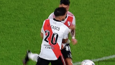 Fuertes imágenes: Enzo Pérez y Casco chocaron y quedaron ensangrentados