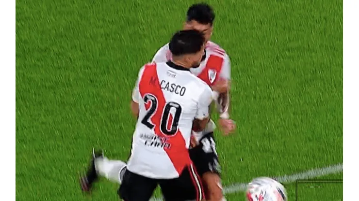 Fuertes imágenes: Enzo Pérez y Casco chocaron y quedaron ensangrentados