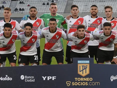 En llamas: los hinchas de River cargaron contra dos jugadores tras el primer tiempo