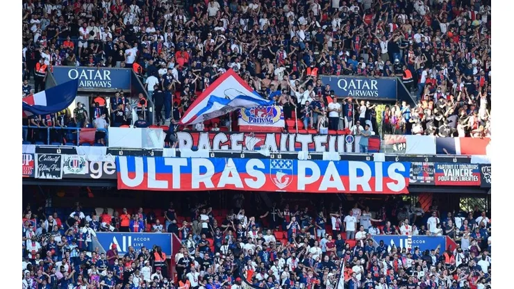 Los hinchas de Paris Saint-Germain en el estadio.