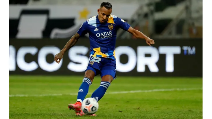 Llegó una mejora en la oferta por Villa: ¿Se va de Boca?
