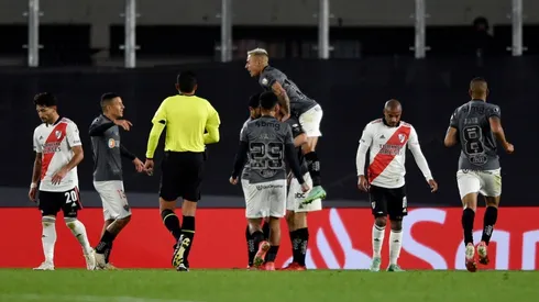 Nacho fue el protagonista: River cayó 1 a 0 ante Mineiro y quedó condicionado