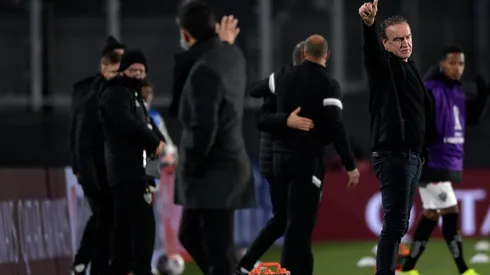 El saludo final de Gallardo y Cuca: volverán a cruzarse la semana próxima en Brasil.