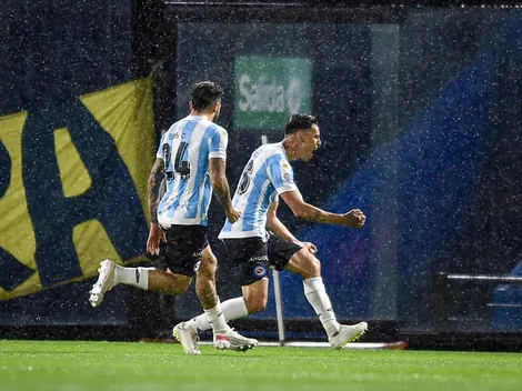 ¿Fue falta de Izquierdoz? Todo Boca le reclamó al arbitro en el final del primer tiempo