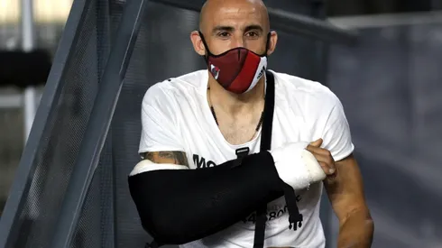 Javier Pinola sufrió una fractura en el brazo derecho.