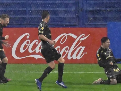 Colón venció a Vélez bajo una lluvia torrencial y también se subió a la punta