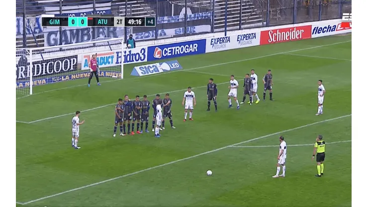 El golazo de Brahian Alemán de tiro libre.
