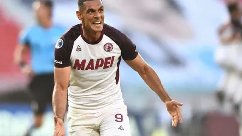 Con 41 años, Pepe demuestra su vigencia en el fútbol argentino