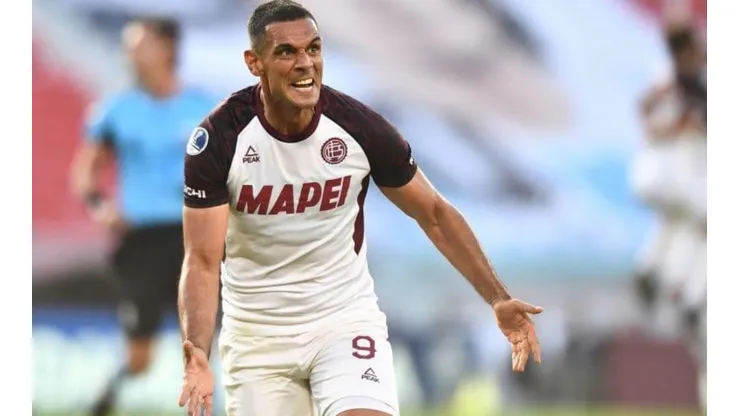 Con 41 años, Pepe demuestra su vigencia en el fútbol argentino