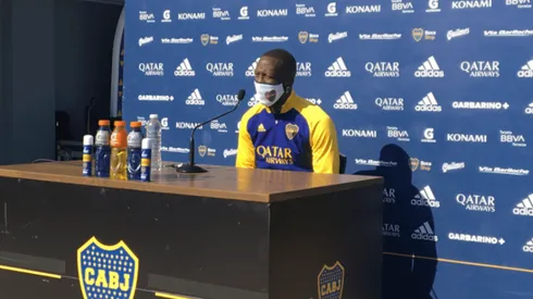Luis Advíncula fue presentado oficialmente en Boca (Foto: Ezequiel Sosa vía Twitter)