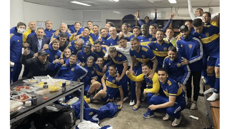 Fotos: no jugaron ni un minuto, pero descontrolaron el vestuario de Boca