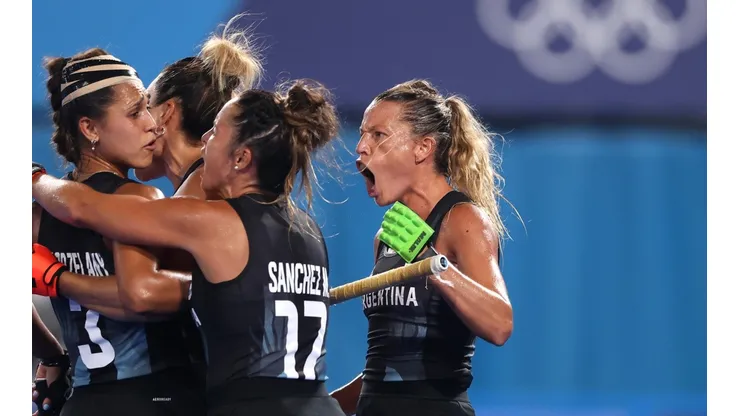 Las Leonas festejan el segundo gol de Noel Barrionuevo.