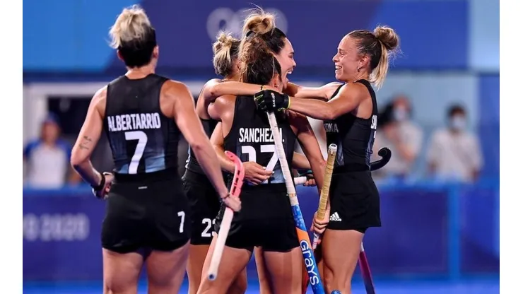 Le dijeron que tenía la 10 del Diego y una de Las Leonas corrigió: "De Juan Román"