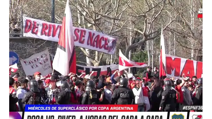 El impresionante banderazo de los hinchas de River antes del Superclásico