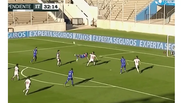 El infernal golazo de chilena de Magnín para poner el 1-0 de Tigre a Independiente