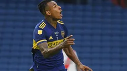 Sebastián Villa con la camiseta de Boca Juniors.