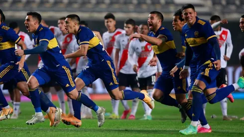 Video: Weigandt se volvió loco y zamarreó a Advíncula al grito de "dale Bo, dale Bo"