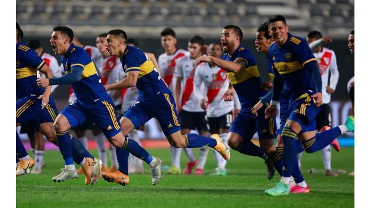 Video: Weigandt se volvió loco y zamarreó a Advíncula al grito de "dale Bo, dale Bo"