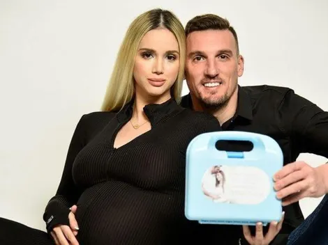 Daniela Rendón subió foto con Armani mostrando cómo viene su embarazo