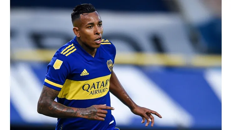 Sebastián Villa con la camiseta de Boca.