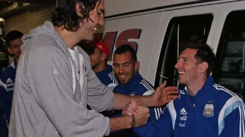 Lionel Messi junto a Luis Scola.