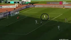 Era para pegarle al arco pero Ramírez quiso asistir a Pavón.