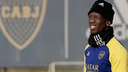 Luis Advíncula en el entrenamiento de Boca.