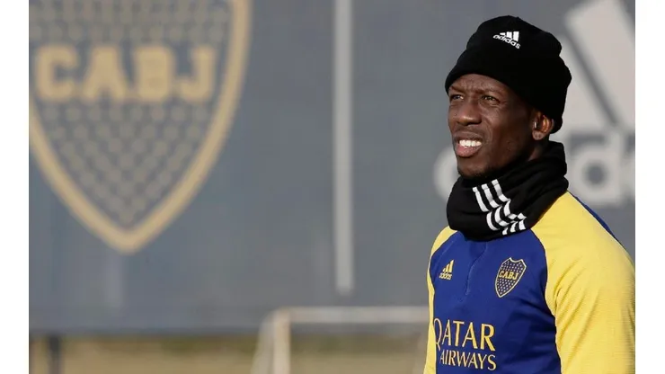 Luis Advíncula en el entrenamiento de Boca.