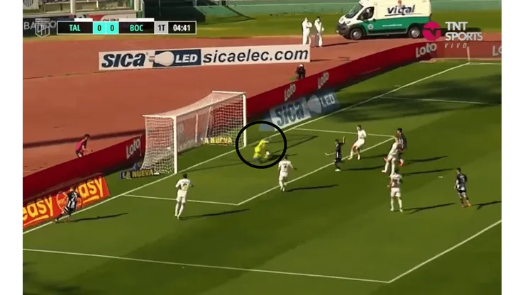 La atajada de Rossi a Auzqui.