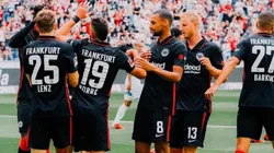 El festejo de Borré con sus nuevos compañeros.