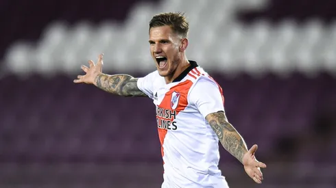 Armani la empezó, Suárez la fabricó y Zuculini la metió: gana River en Lanús