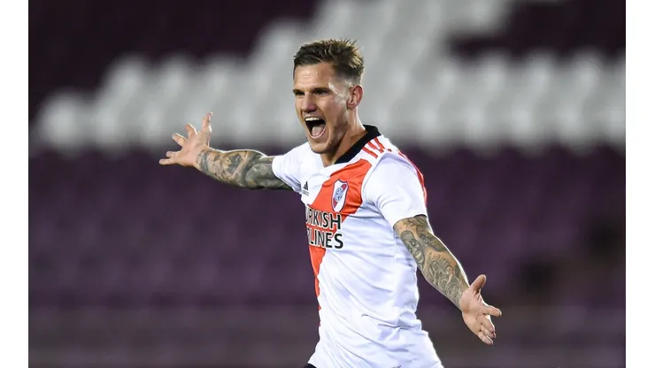 Armani la empezó, Suárez la fabricó y Zuculini la metió: gana River en Lanús