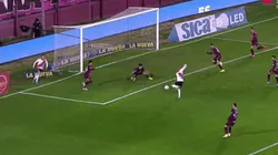 Video: jugadón de Carrascal, mal cálculo de Acosta y doblete para De La Cruz