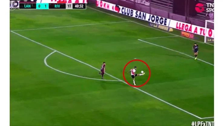 Zuculini está endemoniado: le dio una asistencia bárbara a De La Cruz para el 2 a 0