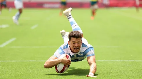 Lautaro Bazán Vélez anotando un try ante Australia