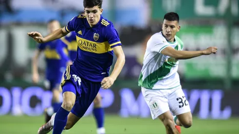 Como un héroe: así fue recibido Vega en su barrio luego de su debut en Boca