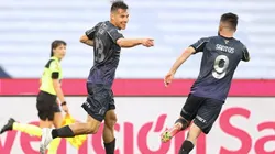 El festejo de los jugadores de Talleres en el 1-0 parcial.