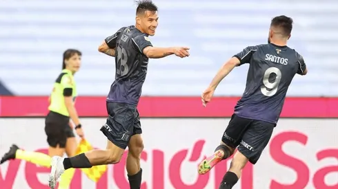 El festejo de los jugadores de Talleres en el 1-0 parcial.