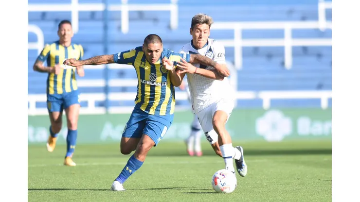 Con uno menos, Vélez aguantó hasta el final pero Central lo ganó en la última