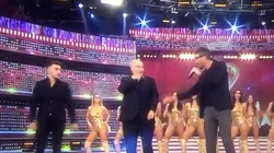 Tinelli abrió Showmatch pegándole a Boca: "Tengo los huevos..."
