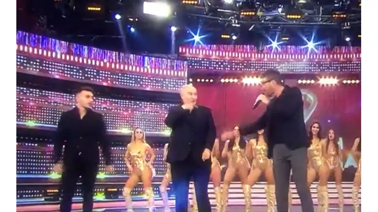 Tinelli abrió Showmatch pegándole a Boca: "Tengo los huevos..."