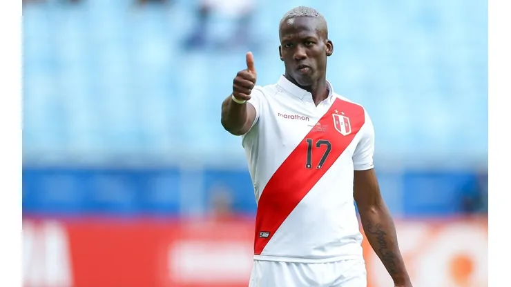 Advíncula será refuerzo de Boca y hay una foto que lo prueba.