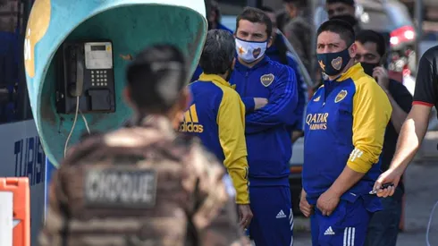 El micro de Boca custodiado por la policía de Brasil (Foto: Getty Images)