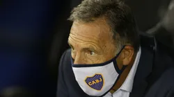 Miguel Ángel Russo, aislado y expectante.