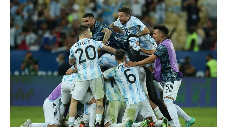 Verdaderos referentes: la foto de los campeones de América bancando a la Sub 23