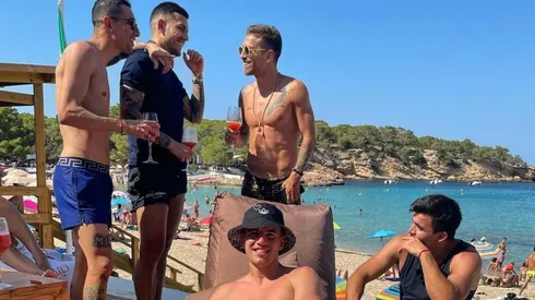 No se separan más: los jugadores de la Selección se fueron de vacaciones juntos