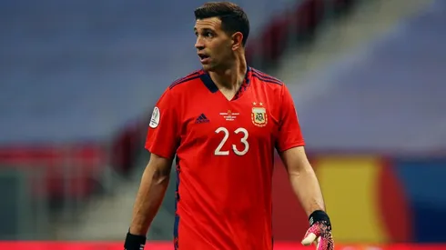 Emiliano Martínez en el arco de la Selección Argentina.