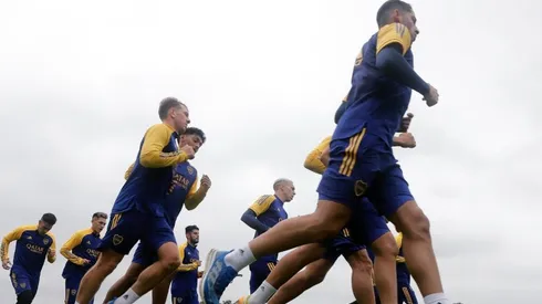 Los jugadores de Boca Juniors entrenando.